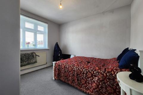 3 bedroom terraced house for sale, Leader Avenue, London