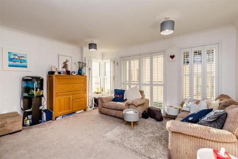 2 bedroom flat to rent, Kings Road, Brighton