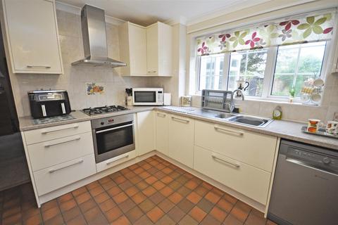 4 bedroom detached house for sale, Howlett Drive, Hailsham