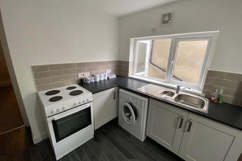 2 bedroom house to rent, Richards Street, Cardiff