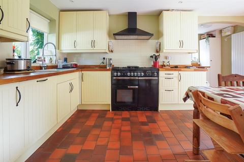 3 bedroom end of terrace house for sale, Highfield Close, Snitterfield, Stratford-Upon-Avon
