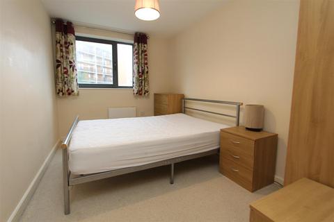 2 bedroom flat to rent, Velocity East, City Walk