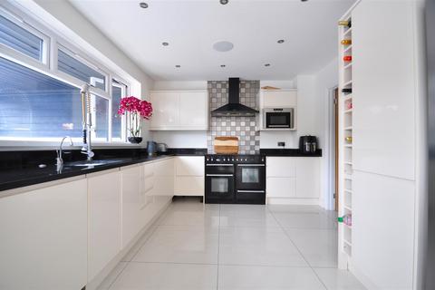 5 bedroom detached house for sale, Pinnacle Hill, Bexleyheath DA7