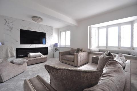 43 Pinnacle Hill, Bexleyheath, DA7 6AQ