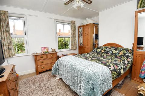 33 High Street, Templecombe, BA8 0JF