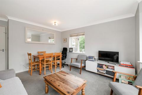 2 bedroom flat for sale, Victory Road, Wanstead