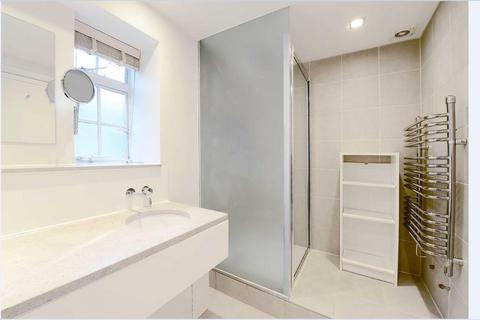 Studio to rent, Fulham Road, Chelsea