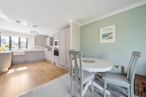 6 Halletts Orchard, Tintinhull, Yeovil, BA22 8DY