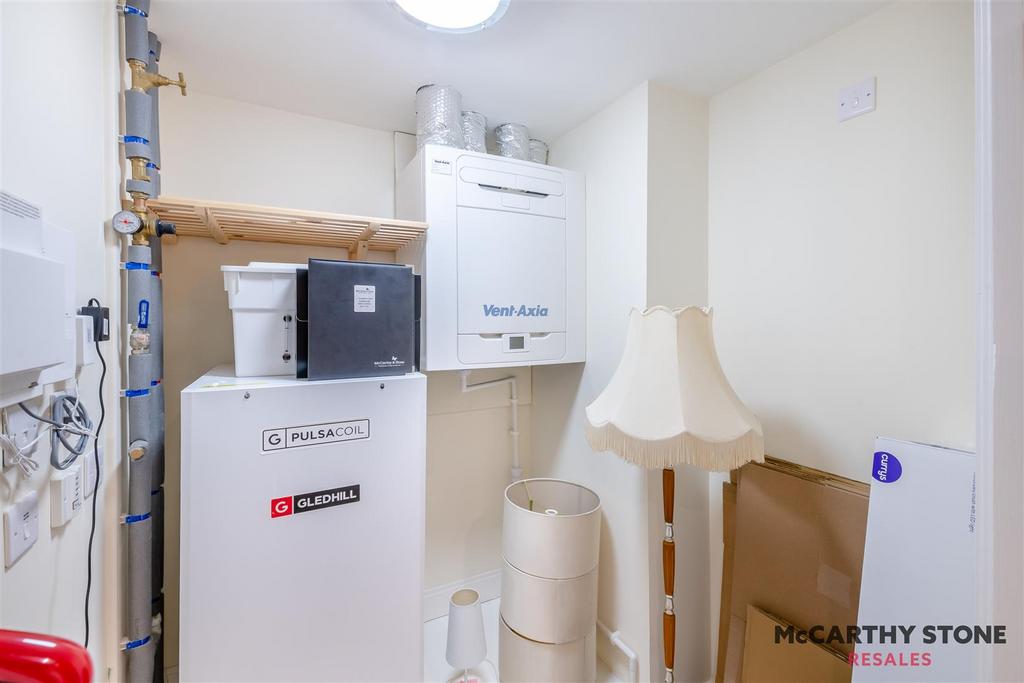 8628691-interior10.jpg