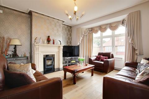 4 bedroom semi-detached house for sale, Windmill Gardens, Enfield