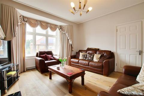 4 bedroom semi-detached house for sale, Windmill Gardens, Enfield