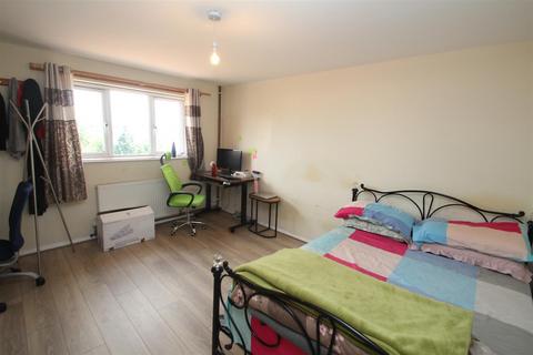 2 bedroom flat to rent, Crabtree Lane, Hemel Hempstead
