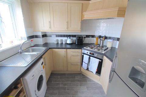 2 bedroom apartment to rent, Chandlers Court, Hull