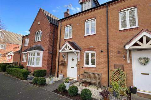 3 bedroom townhouse to rent, Chestnut Drive, Hagley