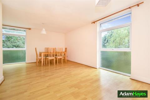 3 bedroom apartment to rent, Gordon Road, Finchley Central N3