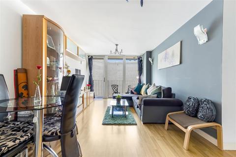 2 bedroom flat to rent, Redvers Road, London
