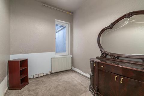 2 bedroom terraced house for sale, North Avenue, London
