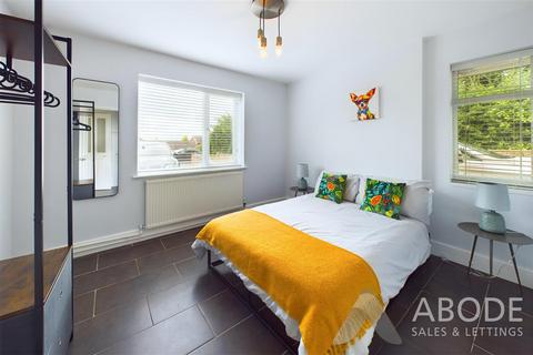 65 Ashby Road, Burton-on-trent, DE15 0NU