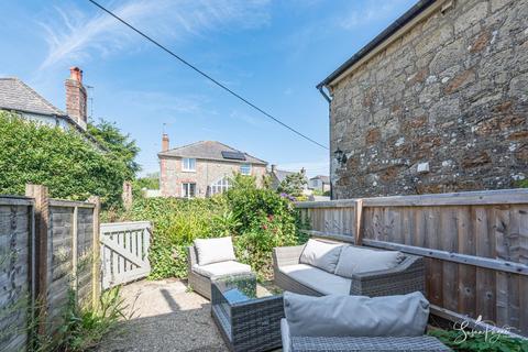 2 bedroom terraced house for sale, Newport Road, Niton