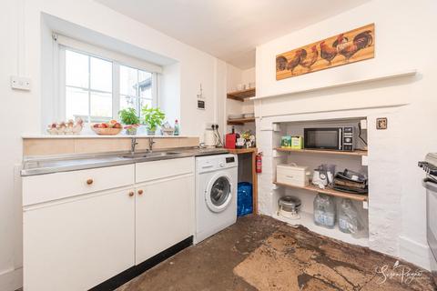 2 bedroom terraced house for sale, Newport Road, Niton