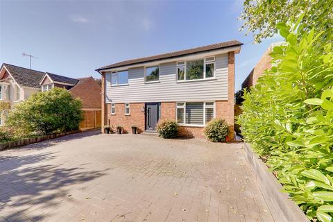 4 bedroom detached house for sale, Durrington Hill, Worthing BN13