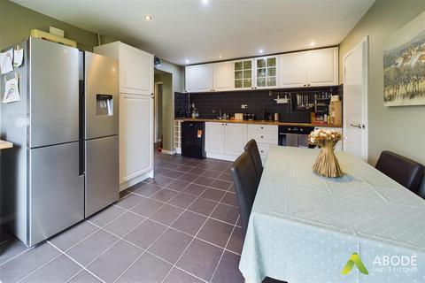 4 bedroom detached house for sale, Meerbrook Close, Oakwood DE21