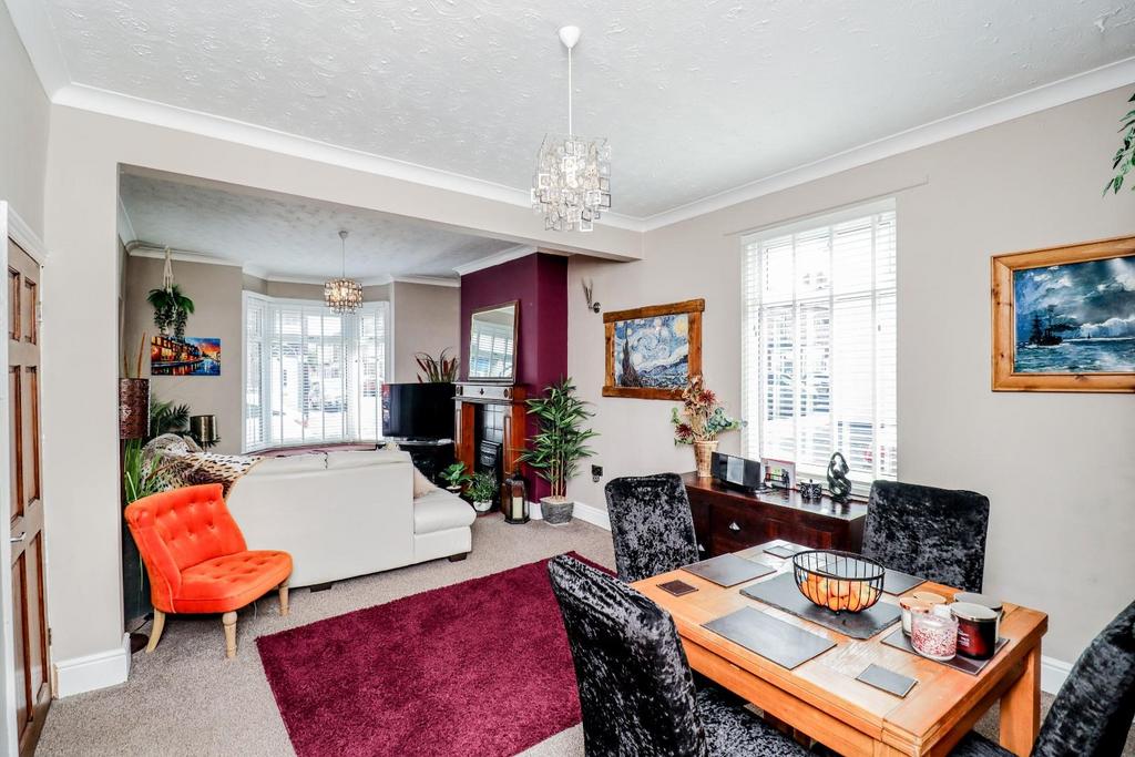 Lounge/Dining Room
