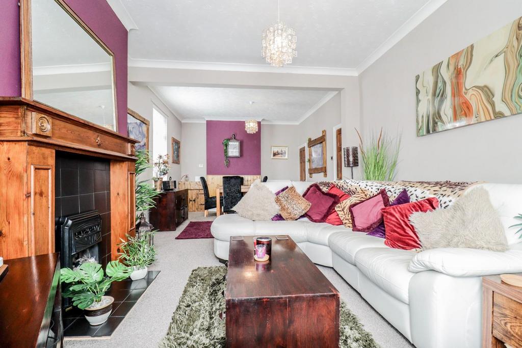 Lounge/Dining Room