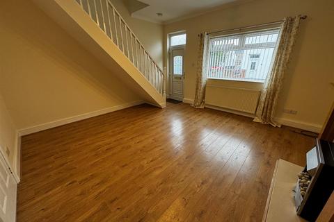 2 bedroom end of terrace house to rent, Elm Street, Langley Park