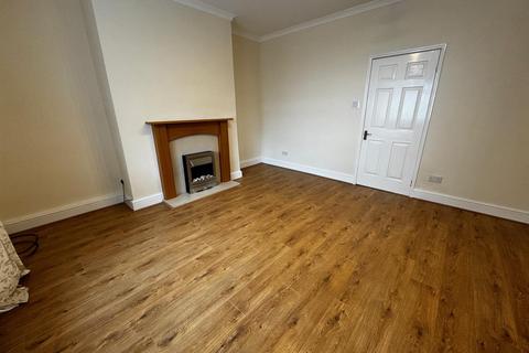 2 bedroom end of terrace house to rent, Elm Street, Langley Park