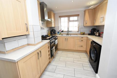 5 bedroom detached house for sale, Church Parade, Canvey Island SS8