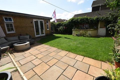 5 bedroom detached house for sale, Church Parade, Canvey Island SS8