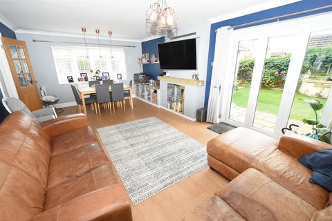 5 bedroom detached house for sale, Canvey Island SS8