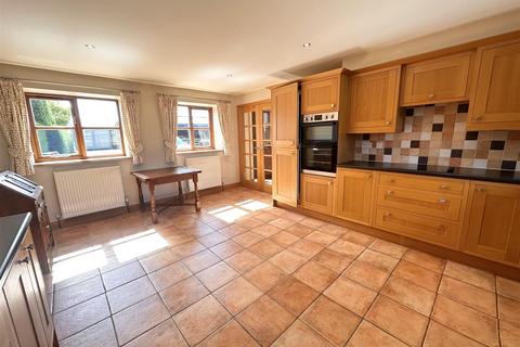 3 bedroom detached house to rent, Tower Hill Road, Brown Lees, Stoke-On-Trent