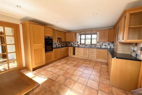 3 bedroom detached house to rent, Tower Hill Road, Brown Lees, Stoke-On-Trent