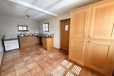 3 bedroom detached house to rent, Tower Hill Road, Brown Lees, Stoke-On-Trent