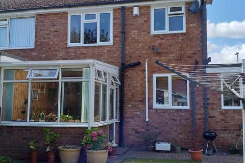 3 bedroom semi-detached house to rent, Sandringham Drive, Crewe CW2