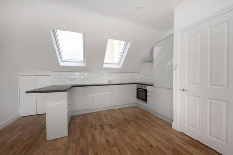 1 bedroom in a flat share to rent, Lexden Road, Acton W3