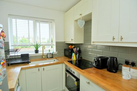 2 bedroom maisonette for sale, Christopher Court, Ashford TW15