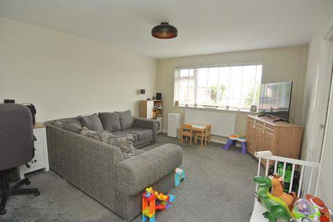 2 bedroom maisonette for sale, Christopher Court, Ashford TW15