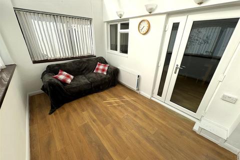 8 Bentley Walk, Corby, NN18 0PG