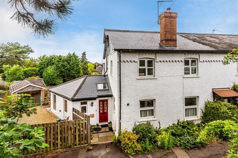 3 Greville Close, Ashtead, KT21 2QW