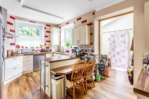 3 Greville Close, Ashtead, KT21 2QW