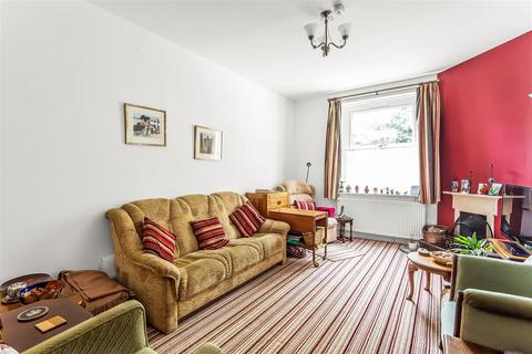 3 Greville Close, Ashtead, KT21 2QW