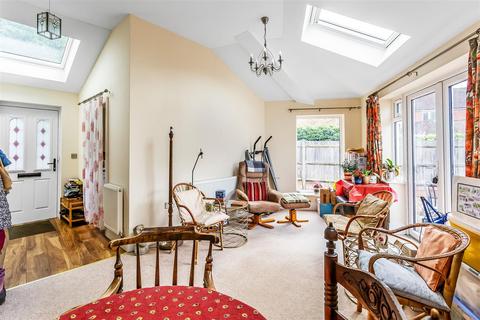 3 Greville Close, Ashtead, KT21 2QW