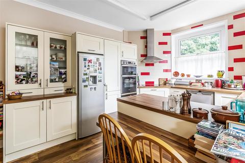 3 Greville Close, Ashtead, KT21 2QW