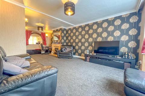 3 bedroom semi-detached house for sale, Glenfield Avenue, Weddington