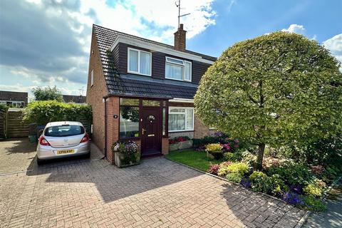 9 Chantry Crescent, Alcester, B49 5BT