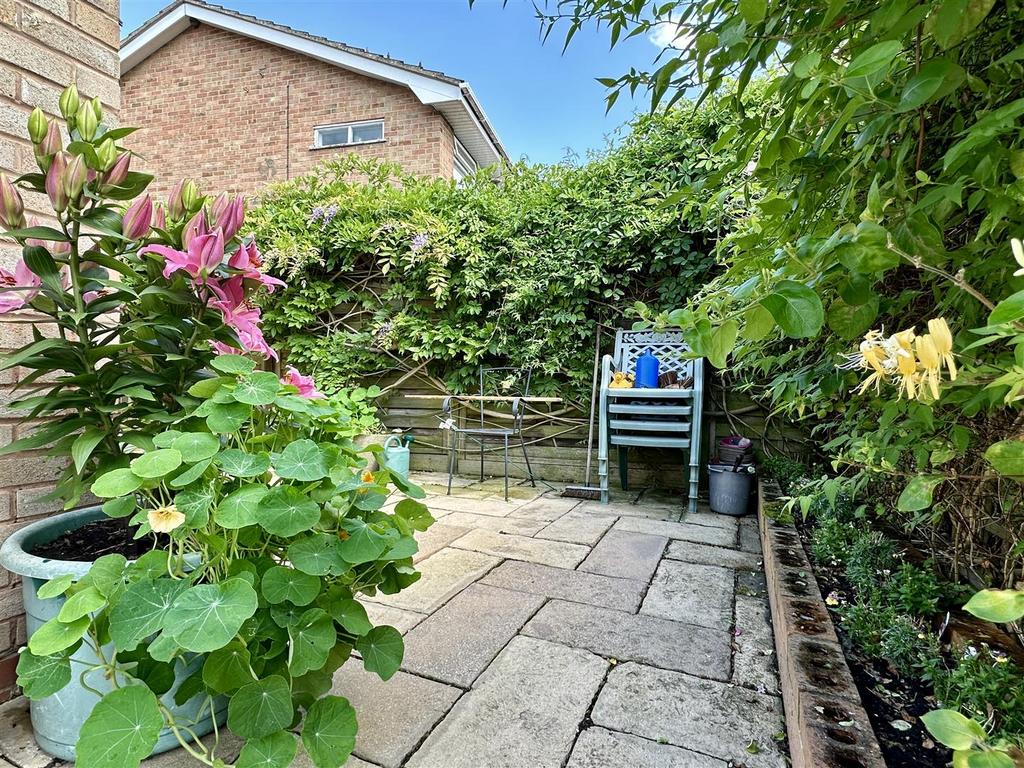 Side patio
