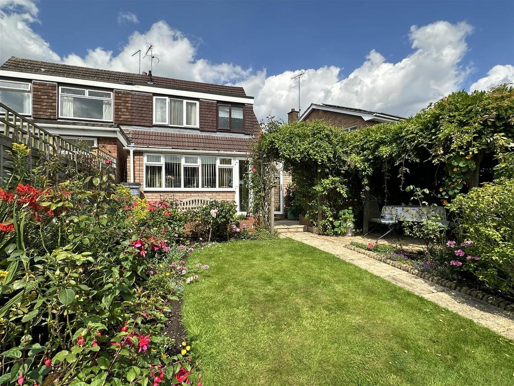 Garden to house